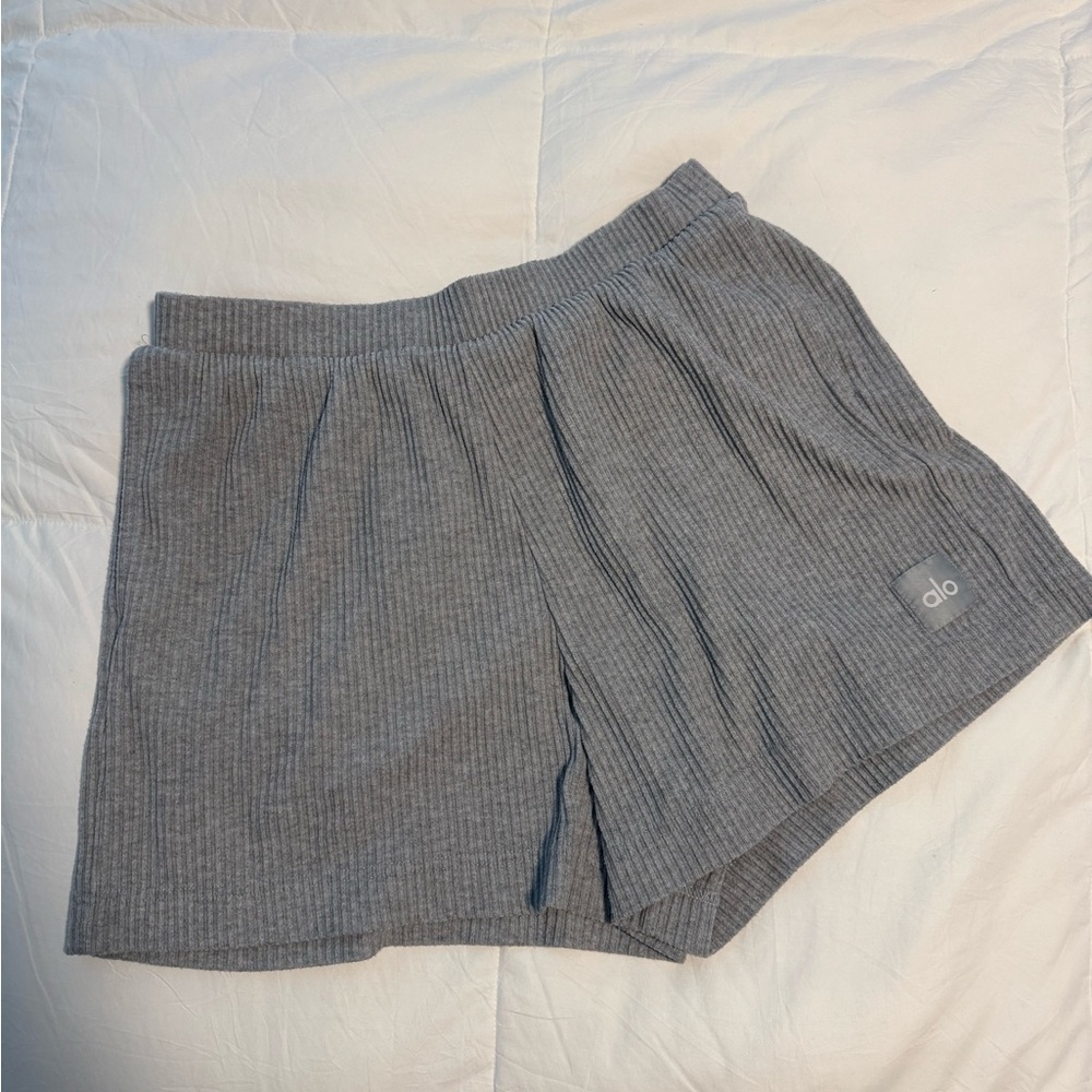 ALO Yoga Muse Short - Athletic Heather Gray - M
